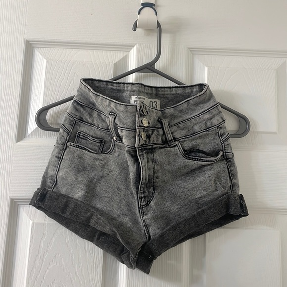 Black jean shorts - Picture 1 of 2